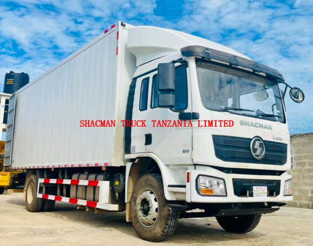 6-wheel 52cbm SHACMAN L3000 dry box truck for sale