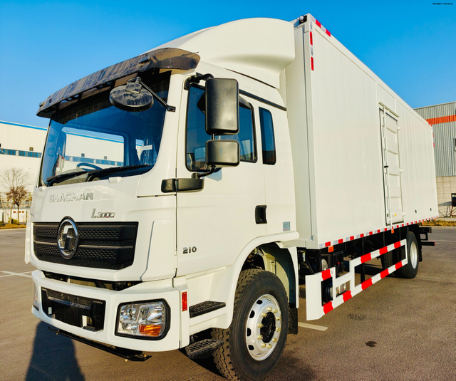 6-wheel 52cbm SHACMAN L3000 dry box truck for sale