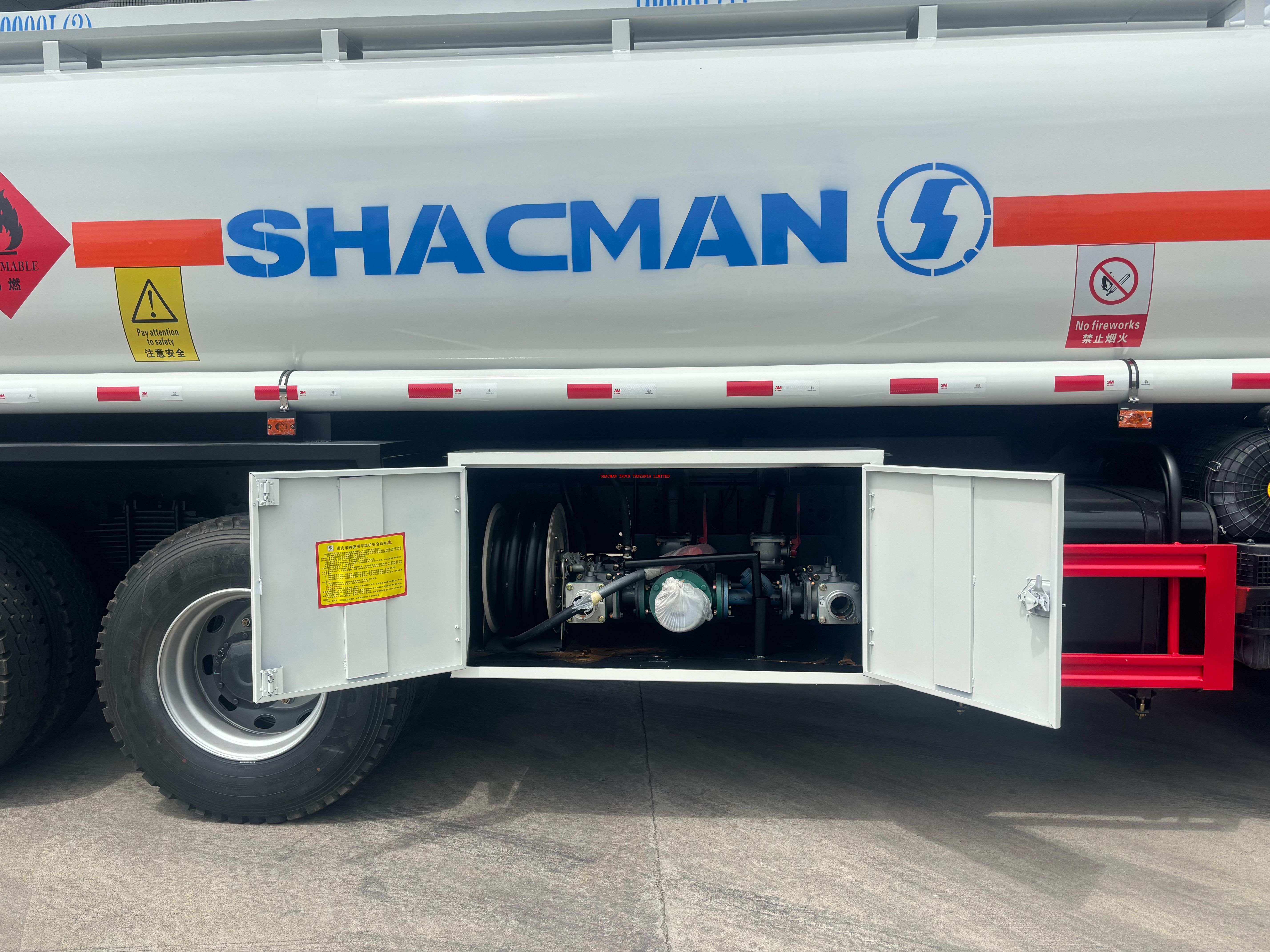 6*4 340hp 20000L SHACMAN F3000 refuel fuel tank truck