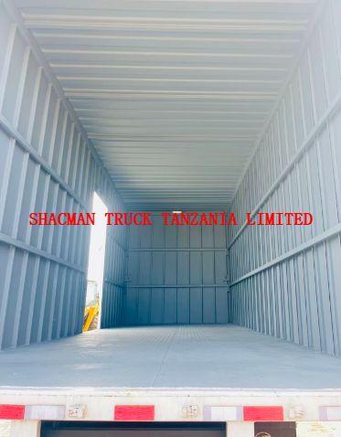 6-wheel 52cbm SHACMAN L3000 dry box truck for sale