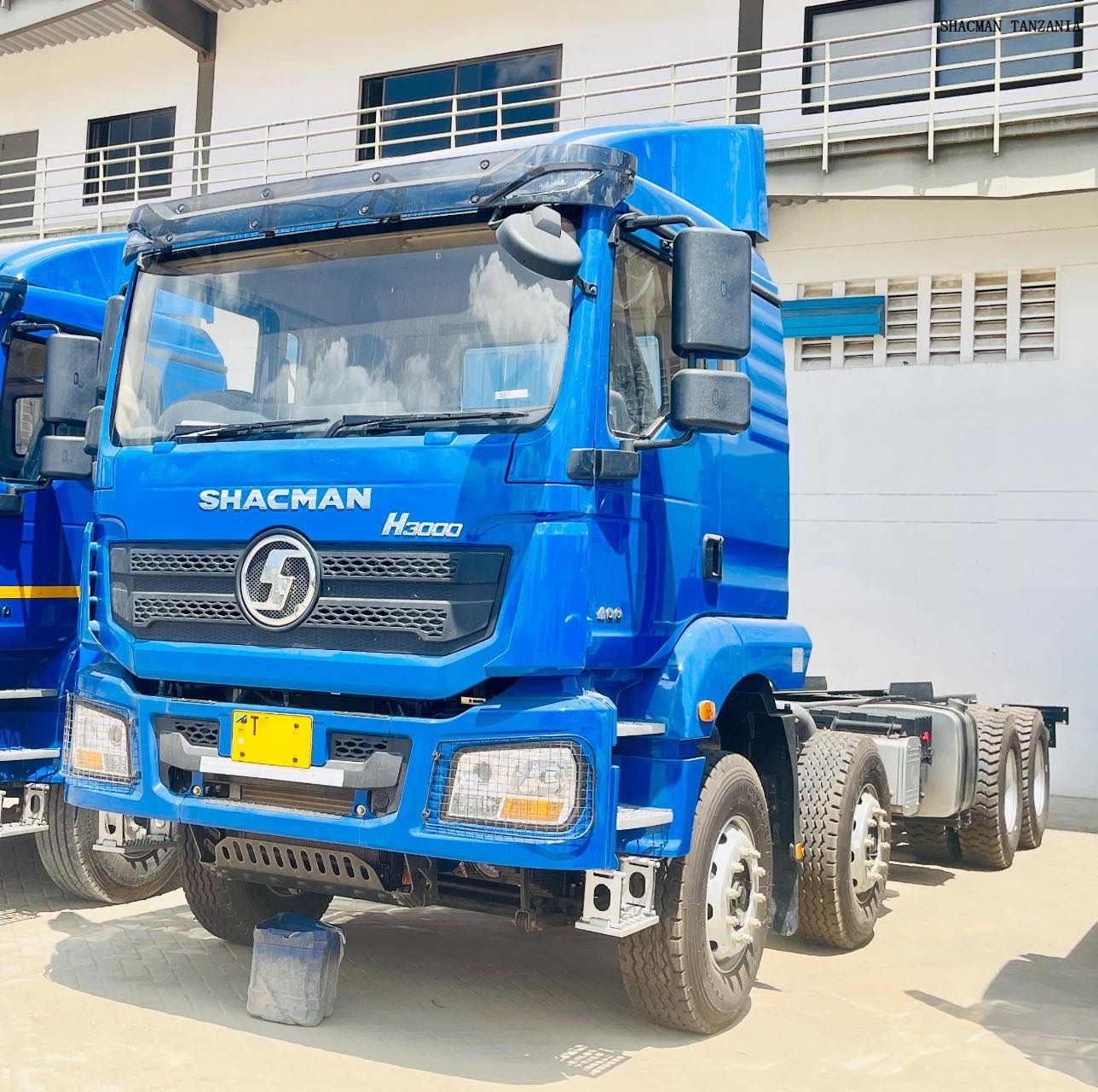 8*4 12-wheel SHACMAN H3000 truck chassis for lorry, 20Ton loading