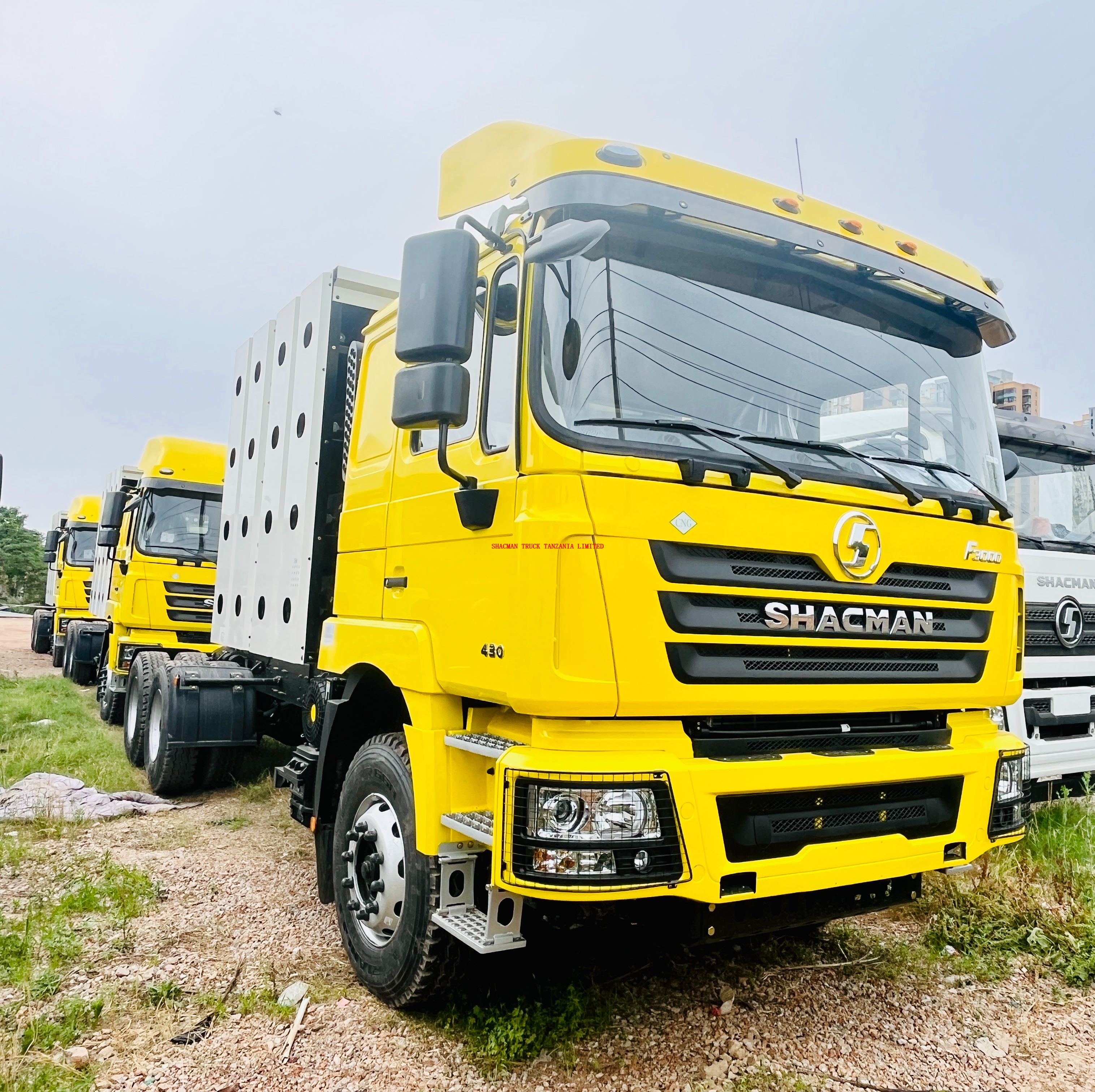 6*4 SHACMAN F3000 horse with 430hp CNG engine
