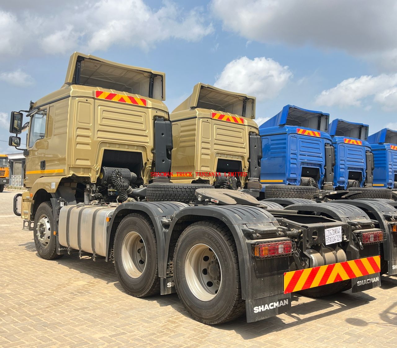  6*4 400hp 50Ton SHACMAN H3000 horse for Tanzania for sale