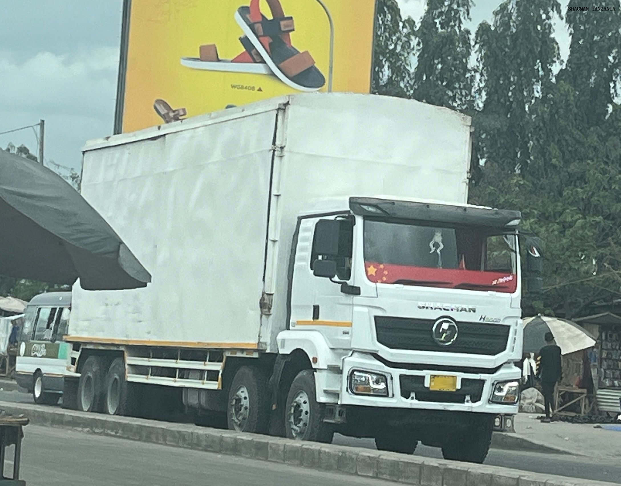 8*4 12-wheel SHACMAN H3000 truck chassis for lorry, 20Ton loading