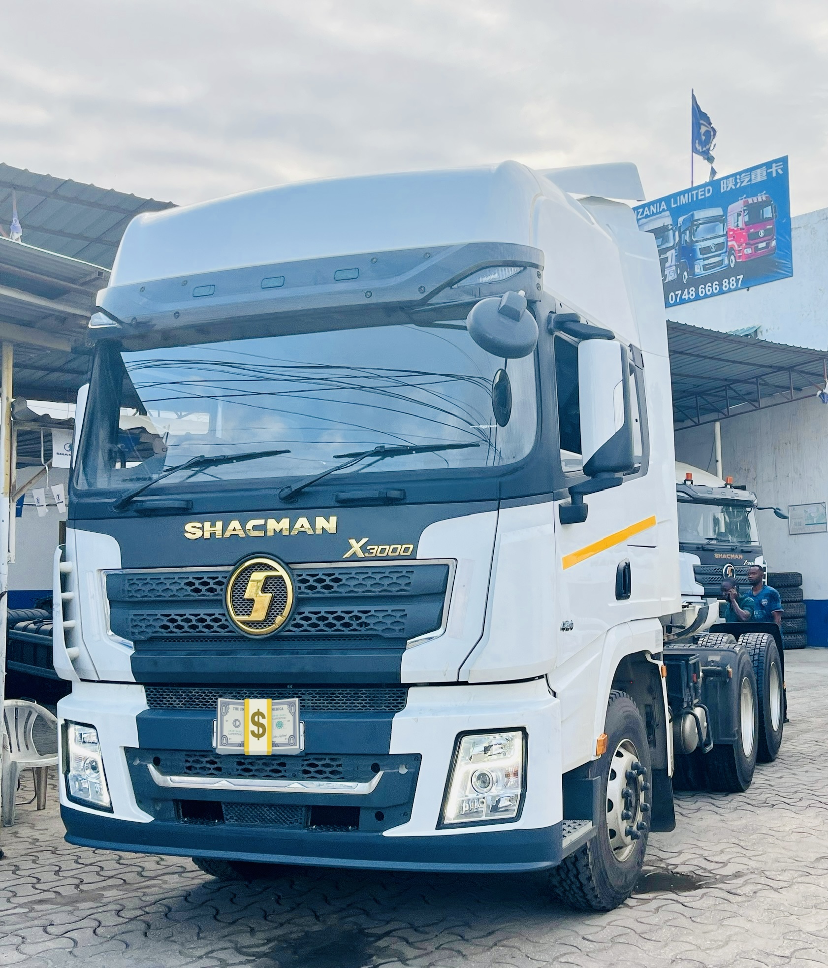 420hp SHACMAN X3000 Horse with high roof in Tanzania