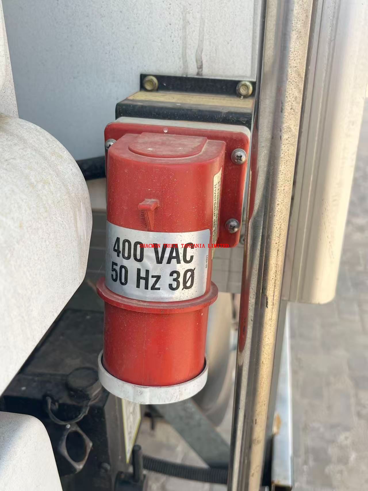 4*2 210hp 45cbm SHACMAN L3000 reefer truck refrigerator in Tanzania for sale