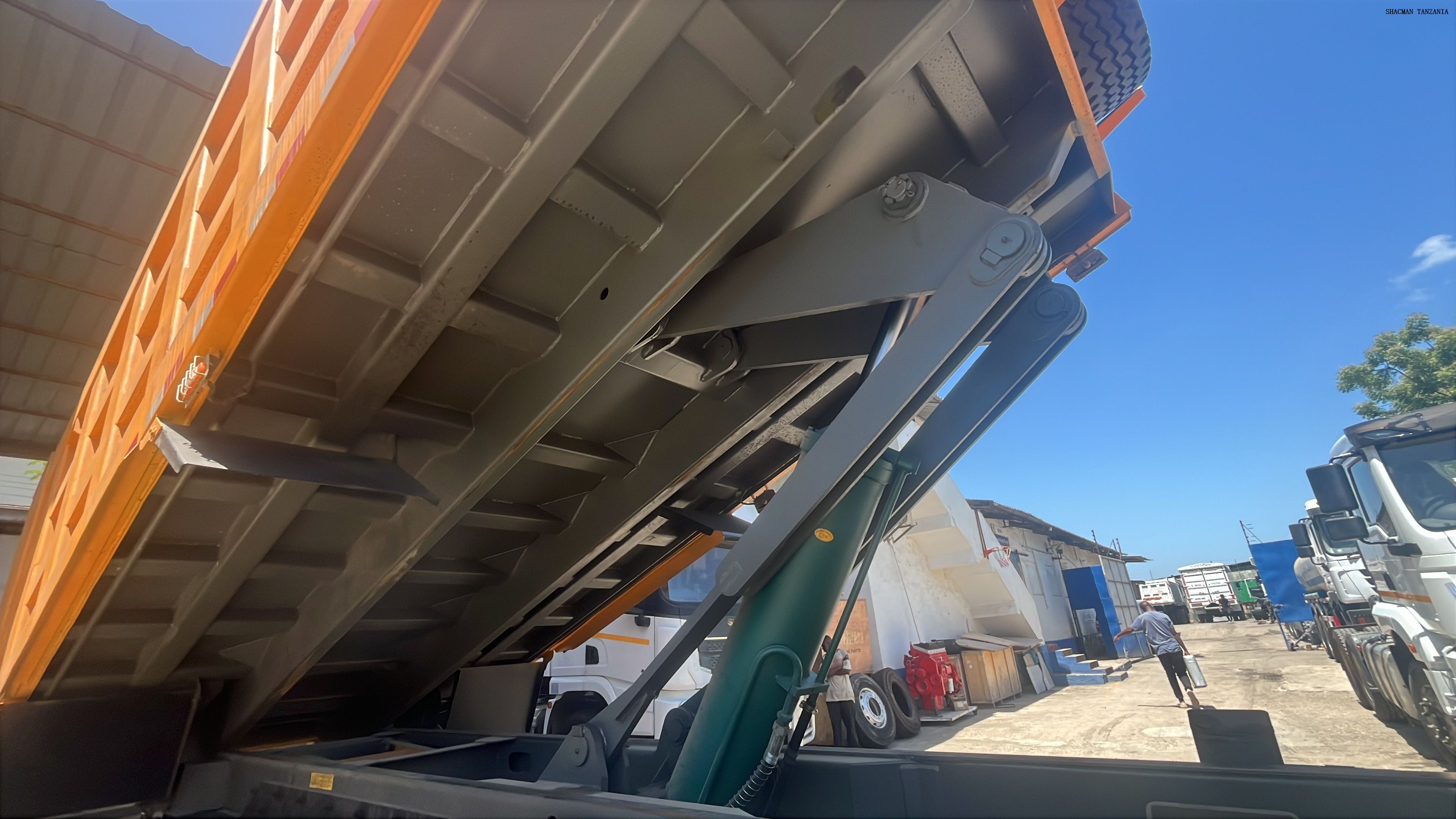 cheap shacman f3000 tipper dump trucks in Tanzania sellling at special price