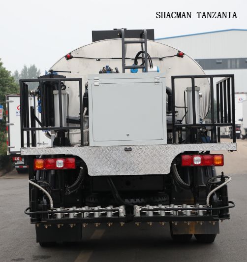 6cbm SHACMAN L3000 asphalt distributor truck