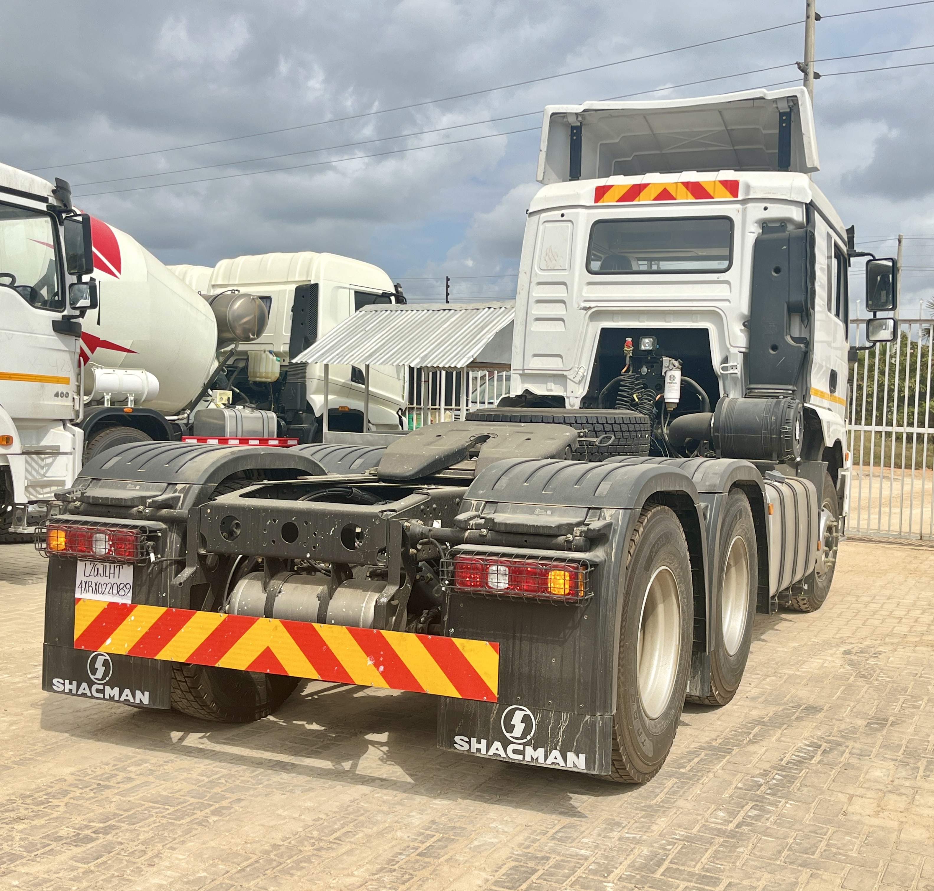 380hp SHACMAN H3000 Horse in Tanzania for sale