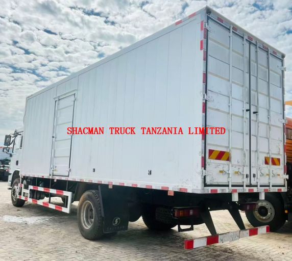6-wheel 52cbm SHACMAN L3000 dry box truck for sale
