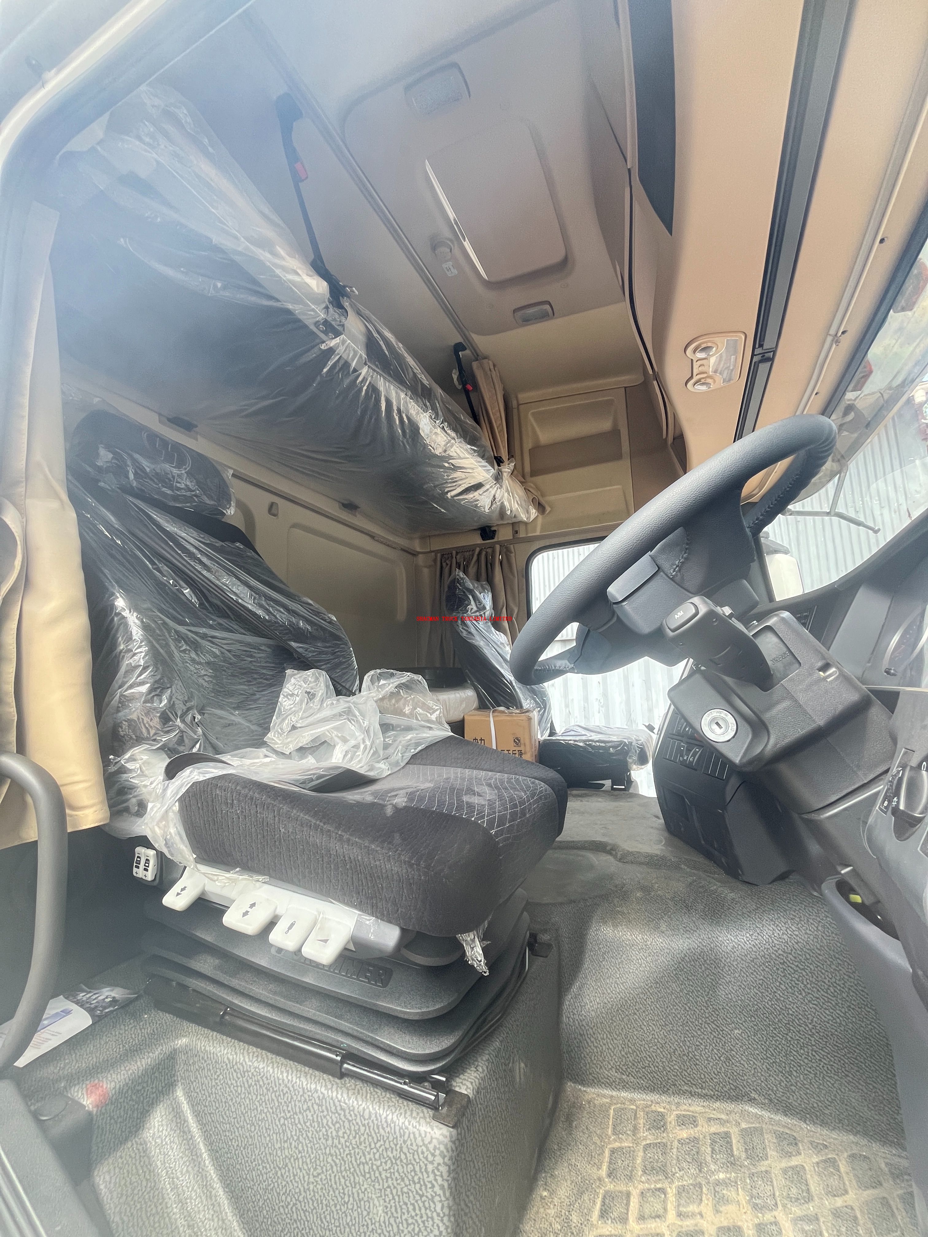 SHACMAN X3000 horse for sale with big cabin 420 / 440hp CUMMINS engine and automatic gearbox and ABS