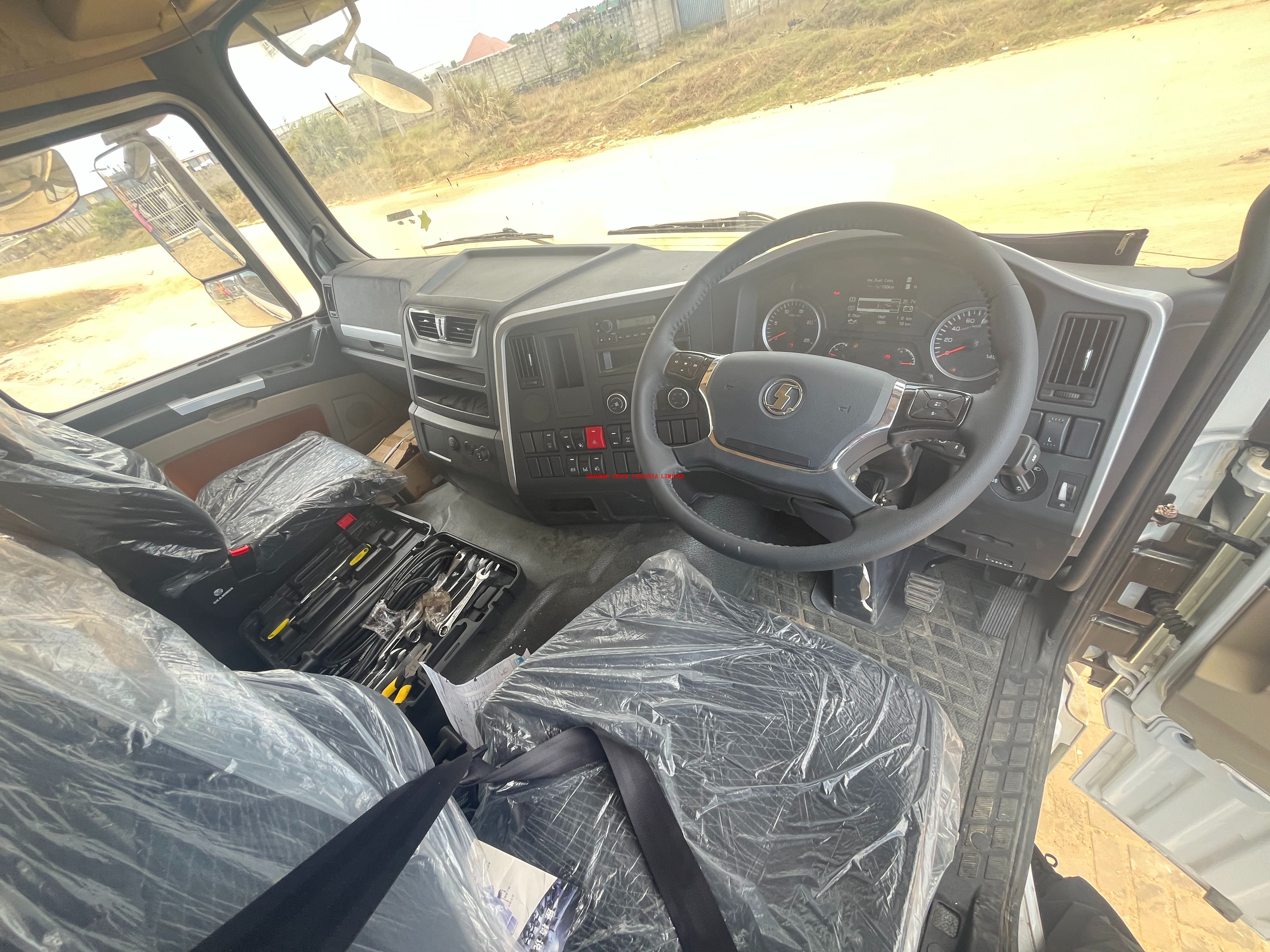 6*4 SHACMAN X3000 horse with 440hp Cummins and automatic gearbox in Tanzania for sale